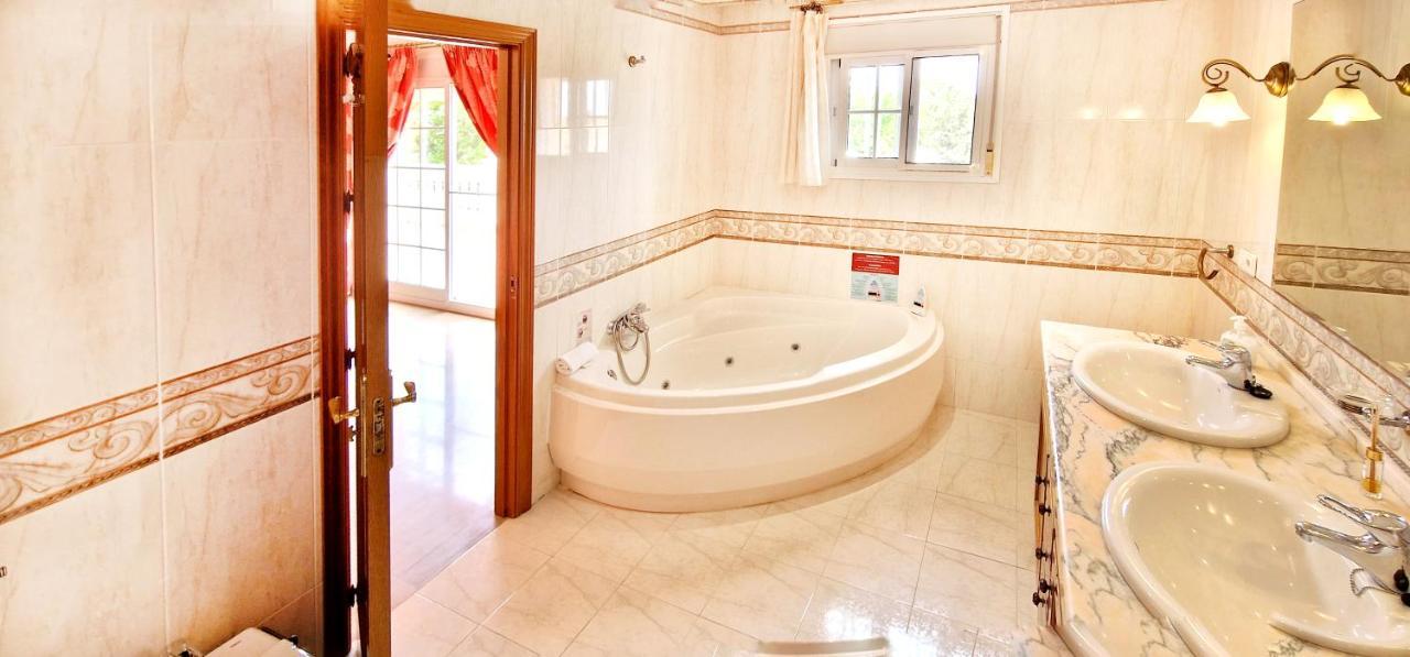 Golden Villa Costa Del Sol - Big Private Pool - Bbq - Good Location 푸엔히롤라 외부 사진